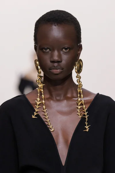 Look 3